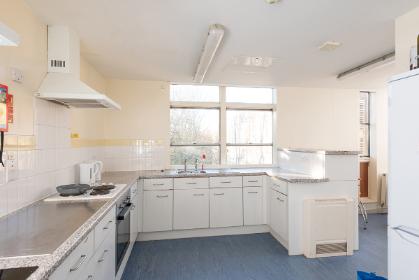 A band 2 shared bathroom kitchen in Derwent College. Example room layout. Actual layout and furnishings may vary. 